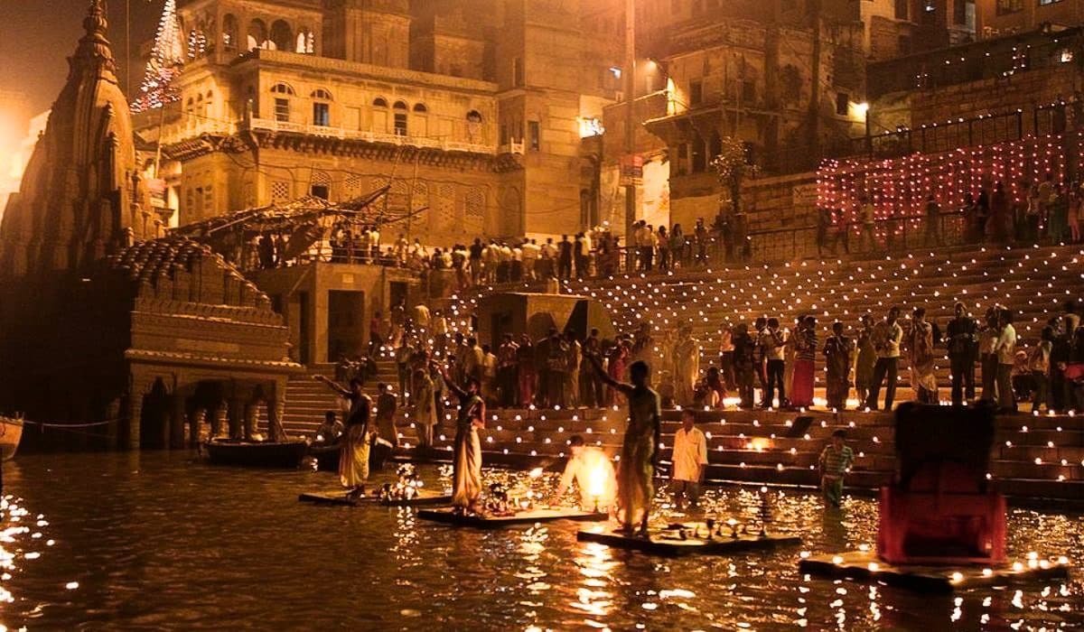 Lamps on the ghats of Kashi at night